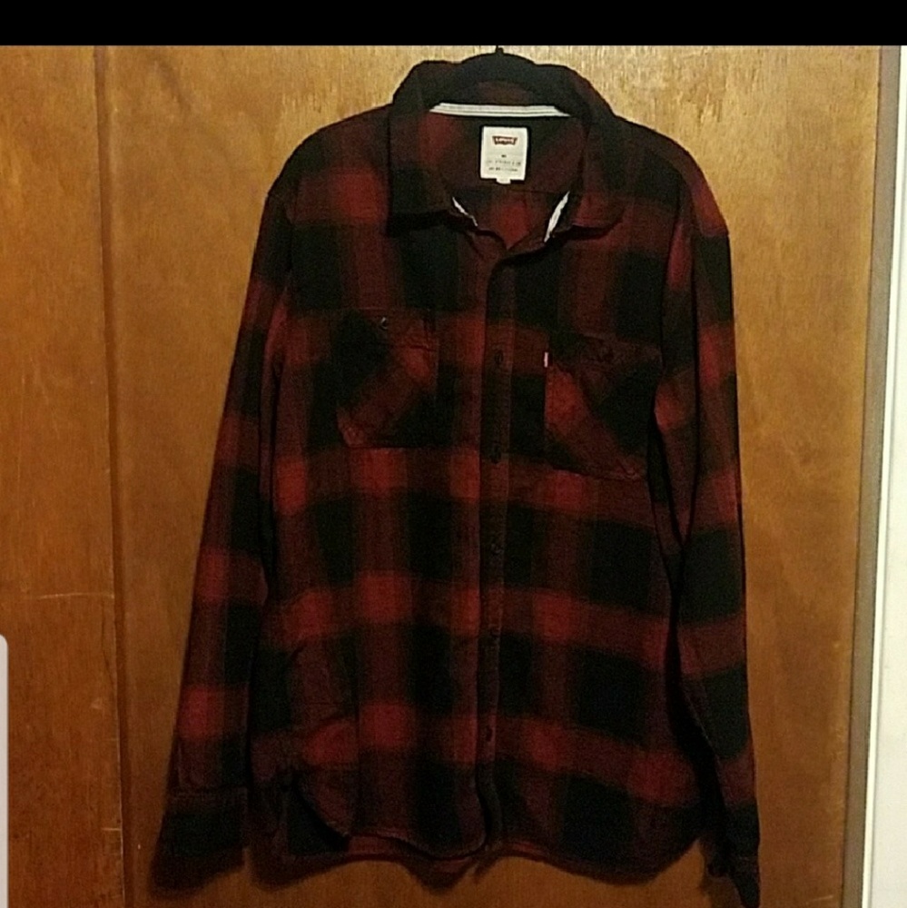 Levi's Plaid Button Down Shirt